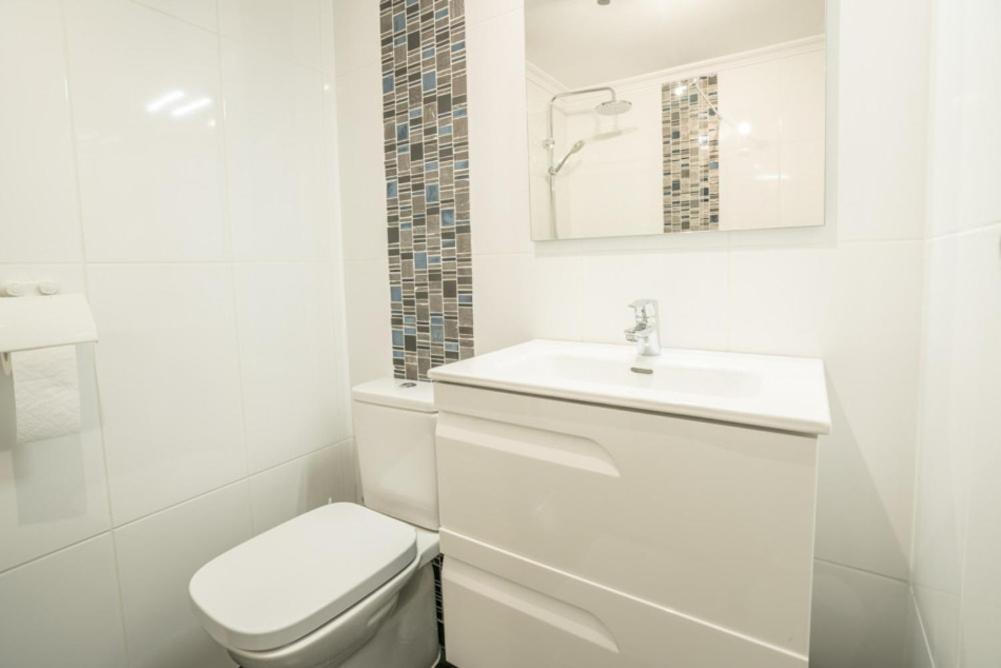 Black And White Apartment Free Wifi Los Cristianos  Εξωτερικό φωτογραφία