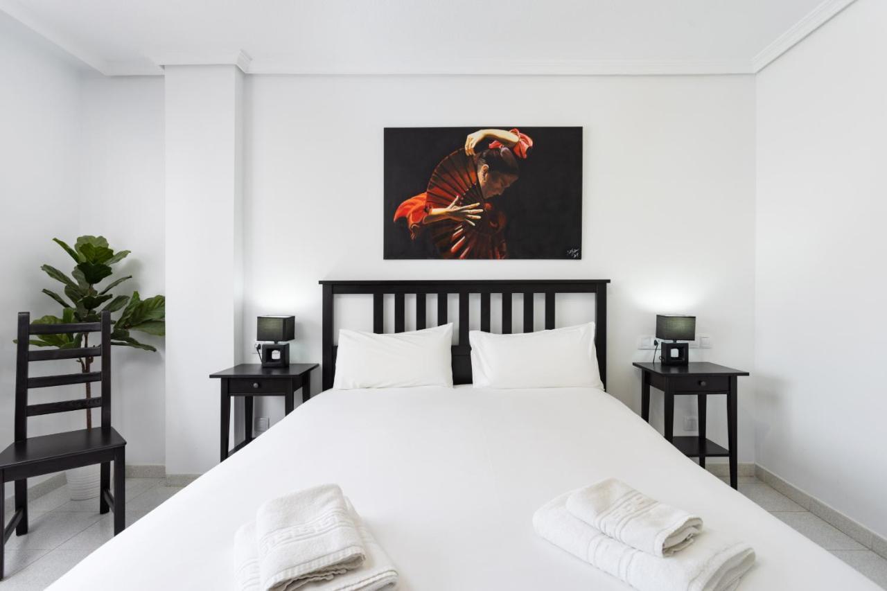 Black And White Apartment Free Wifi Los Cristianos  Εξωτερικό φωτογραφία
